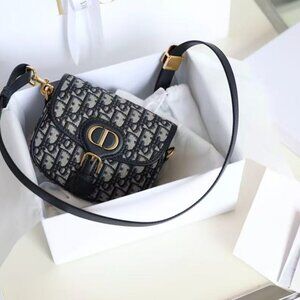 Classic DIOR Bag: A Stylish and Versatile Choice for Elegance